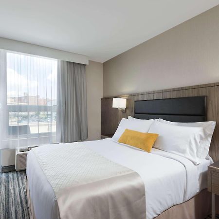 Wyndham Garden Laguardia South Hotel New York Exterior photo